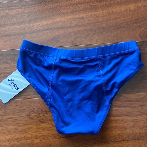 Asics Chaser Running Briefs or Buns - Picture 3 of 6